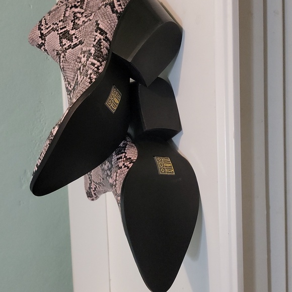 Jeffrey Campbell New Boots - Picture 4 of 6